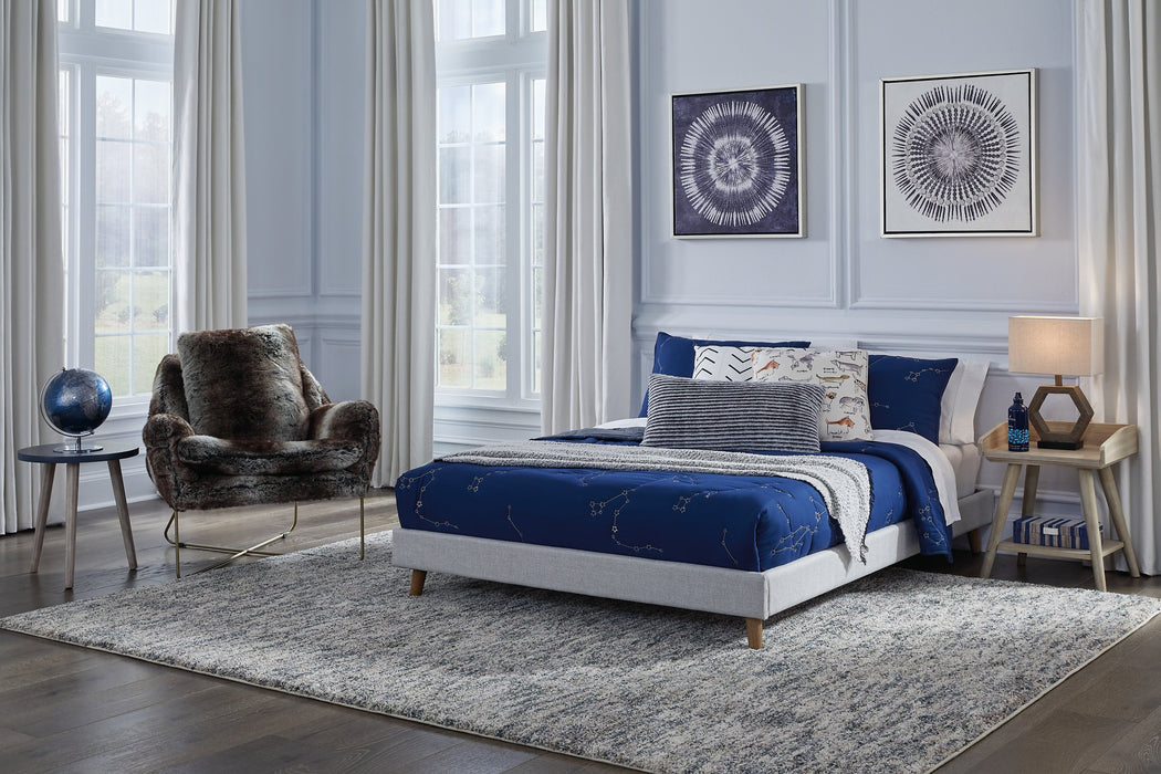 Tannally Upholstered Bed