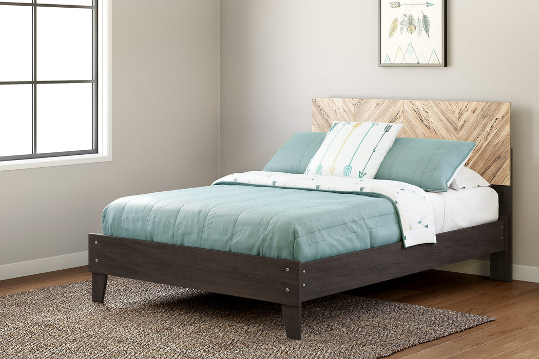 Piperton Panel Bed