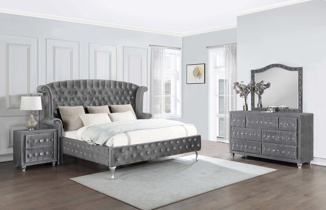 Deanna Bedroom Traditional Metallic Queen Four Piece Set image